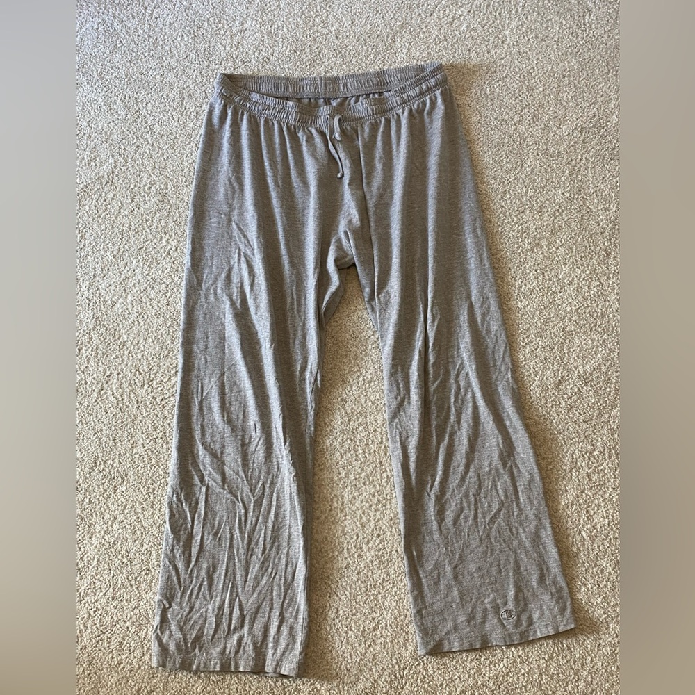 Light Gray Champion sweatpants. Size XL. Light and breathable cotton.